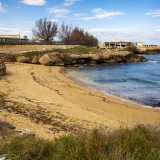 Partiamo da Cala Scizze (o Scizzo). Situata tra l�ex lido della Polizia e il residence Parco Atlantide, segna il confine tra San Giorgio e Torre a Mare. � caratterizzata da un grazioso bagnasciuga troppo spesso per� invaso dalle alghe e soggetto agli �umori� dello scarico di troppo pieno presente nelle vicinanze
